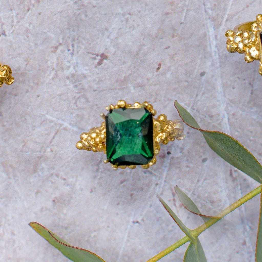 18ct Gold Grain Ring with Large Green Emerald